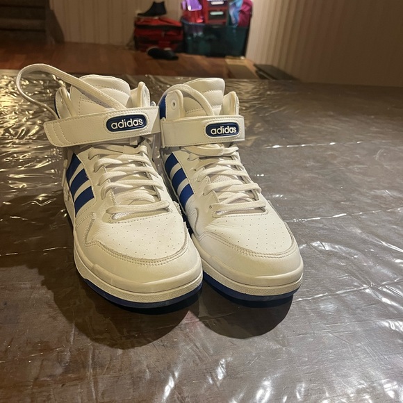 Worn a couple times size 8 mens adidas form runner - Picture 2 of 3